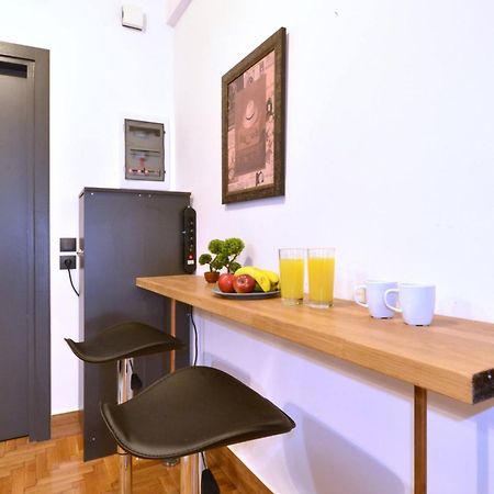 A Modern Rustic Cosy Apartment At The Foot Of Mount Lycabettus Athena Bagian luar foto