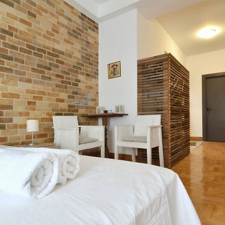 A Modern Rustic Cosy Apartment At The Foot Of Mount Lycabettus Athena Bagian luar foto
