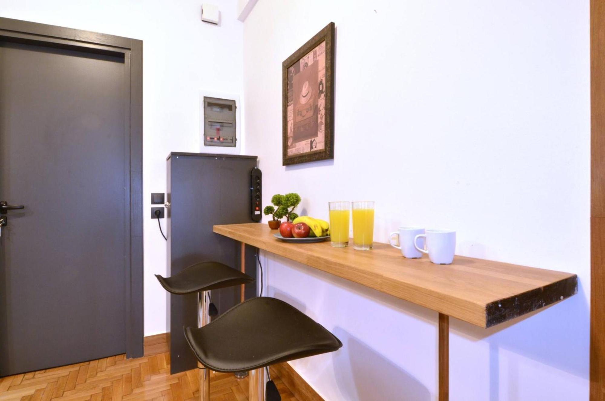 A Modern Rustic Cosy Apartment At The Foot Of Mount Lycabettus Athena Bagian luar foto