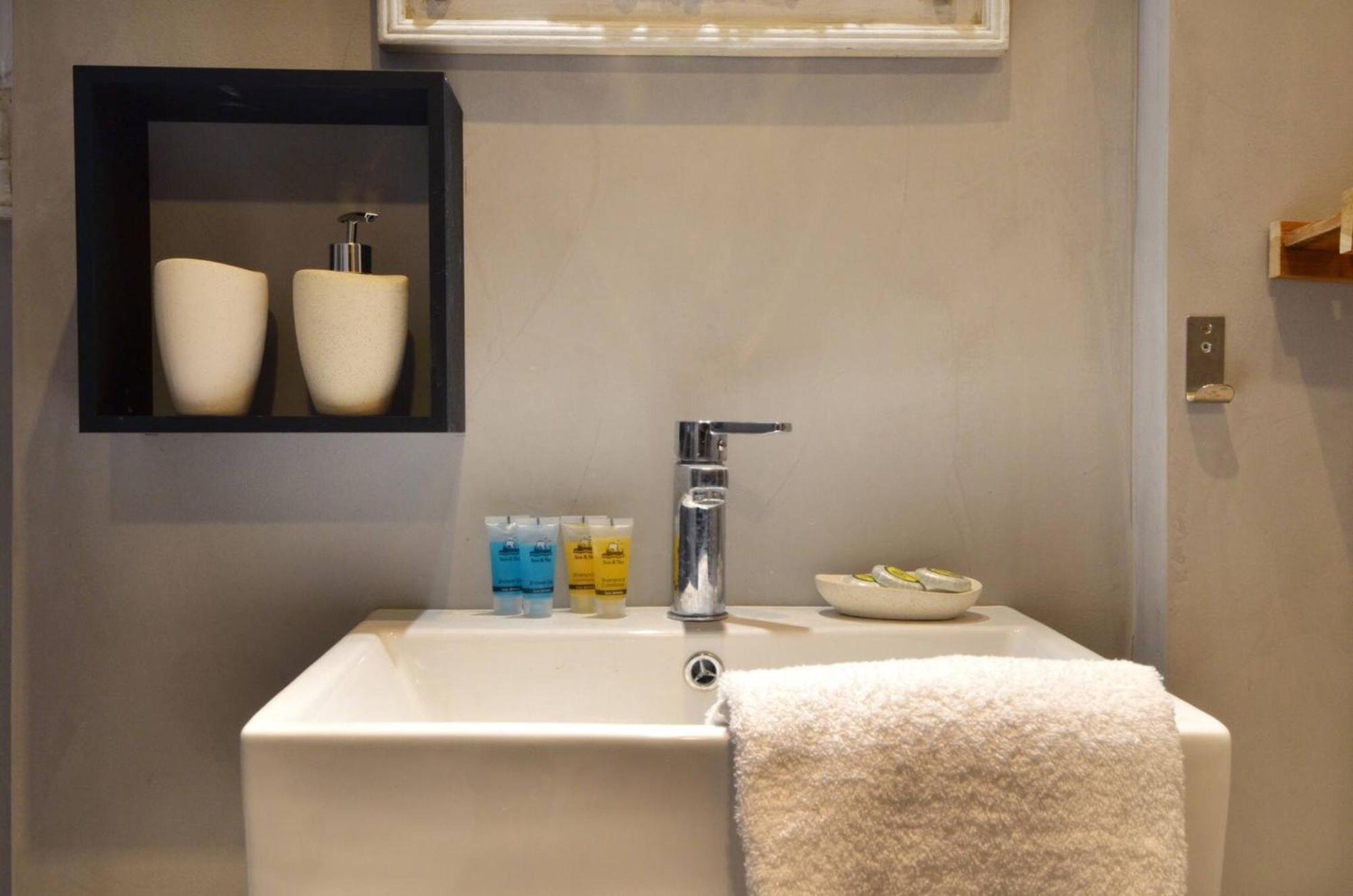 A Modern Rustic Cosy Apartment At The Foot Of Mount Lycabettus Athena Bagian luar foto